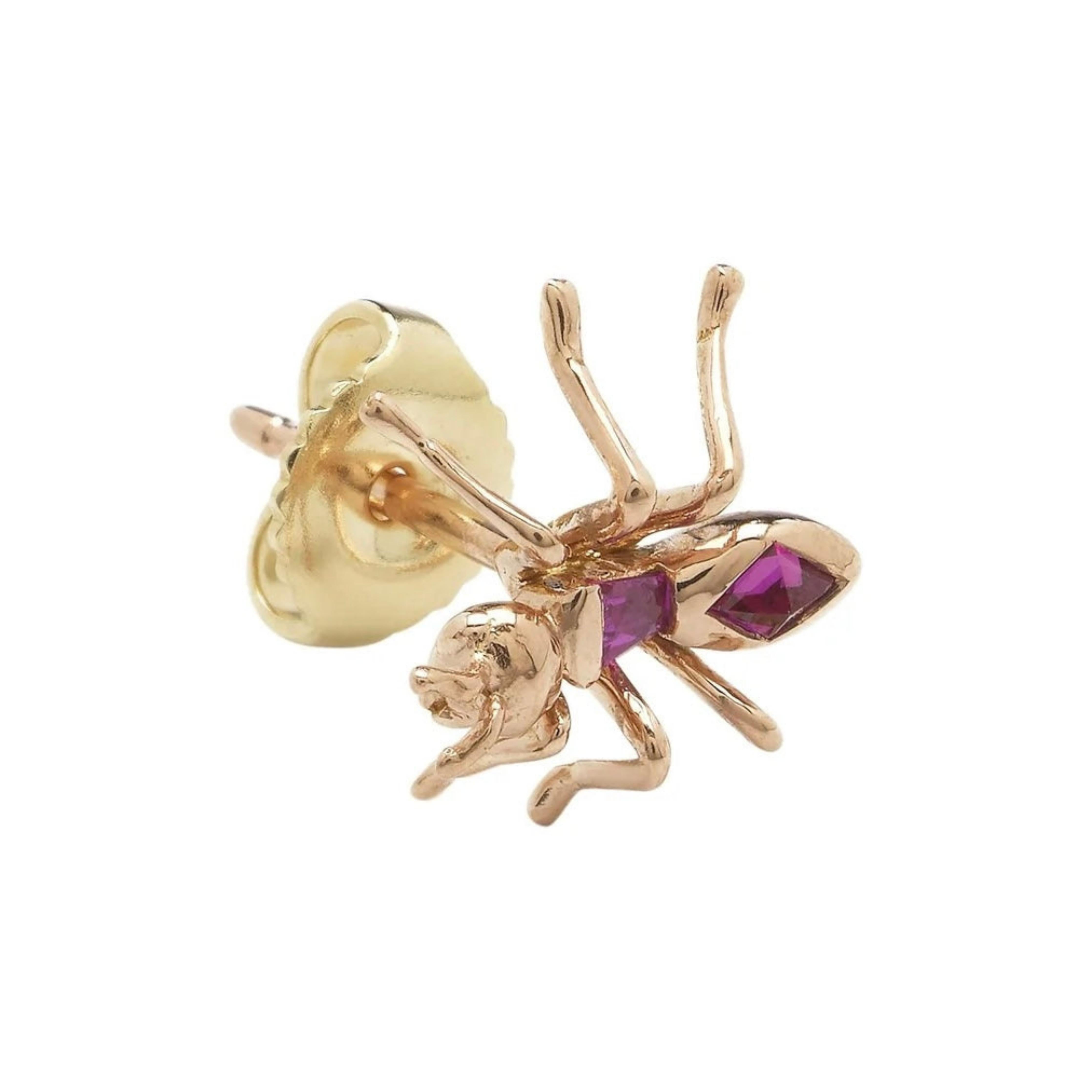 Bibi van der Velden Ant Single Stud Earring - Green Tsavorite. Sculptural single earring in the shape of an ant with two pink sapphire stones forming the body. Earring shown from the side view.