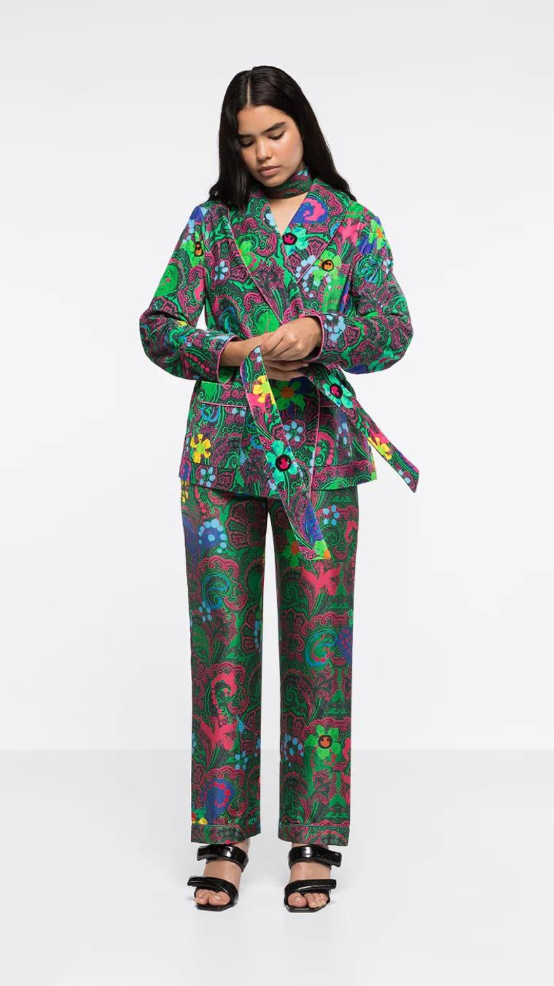 AZ Factory Shawl Collar Jacket in Motly Paisley. This lightweight, belted jacket boasts an all-over printed velvet fabric, tie belt, front patch pockets, butterfly lining, and piping details for an extra touch of elegance. Shown on model facing front.