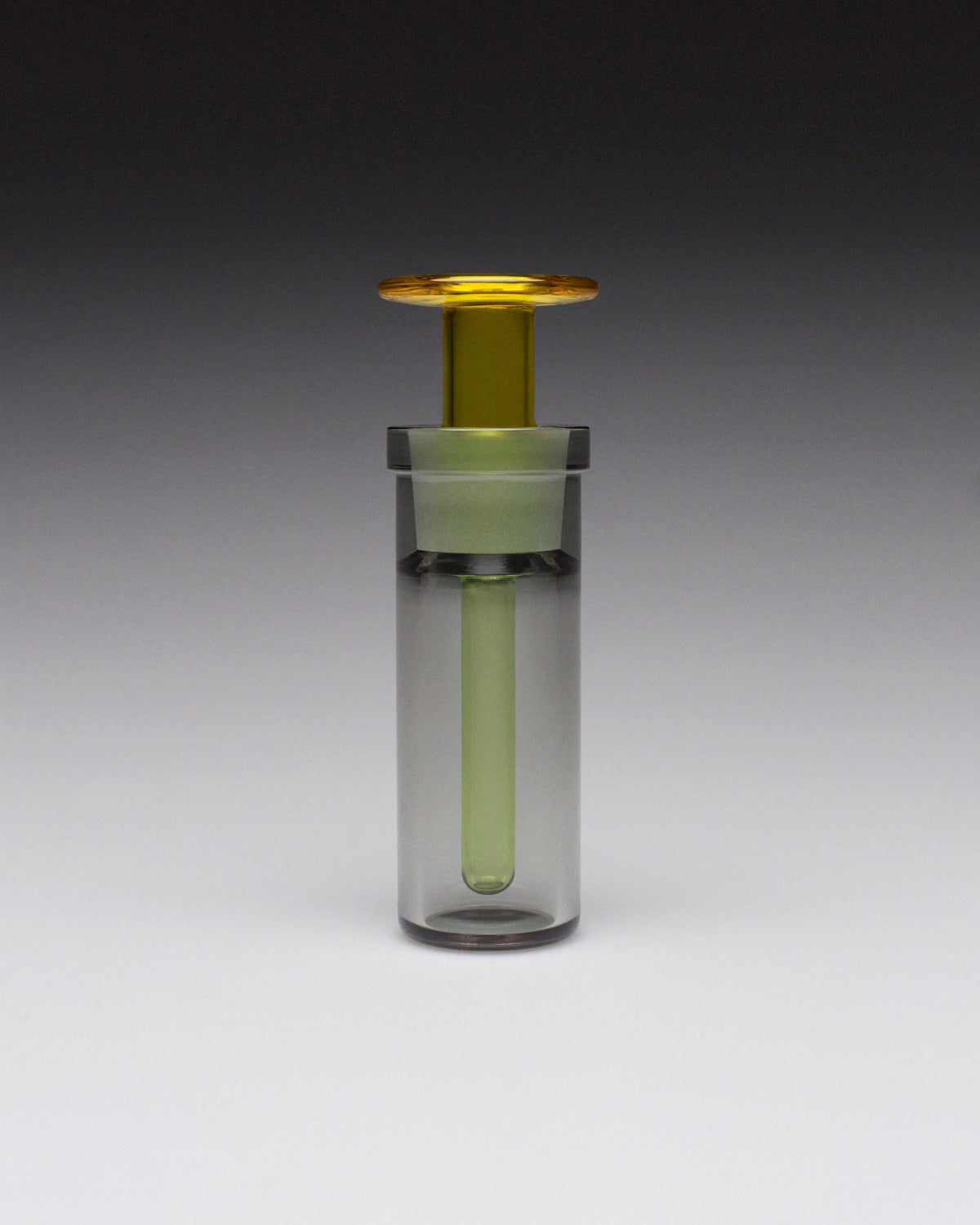 ARPA Piel 04 Eau de Parfum in a hand-blown glass bottle with pale green pipette