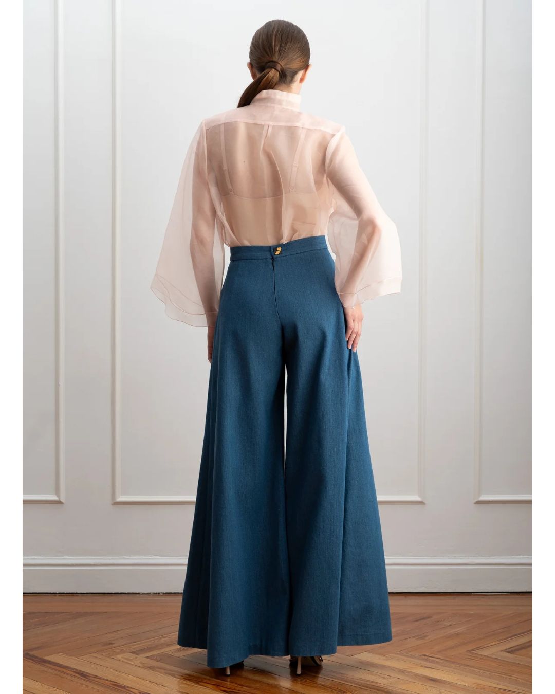 Beatriz de la Cámara Pink Organza Ruffle Blouse back view with bell sleeves, Experience 27