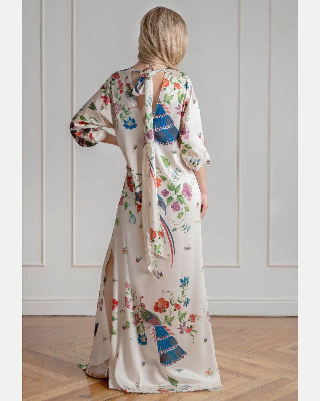 Beatriz de la Cámara Printed Maxi Kaftan back view with open tie back and side slits, Experience 27