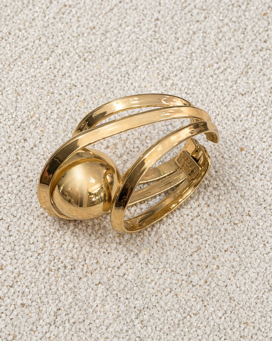 Françoise x Gas Bijoux Stellar Ring, top-down view showing sphere centred within open triple bands