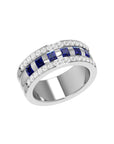 Conde de diamante Azura Ring. 18K white gold band ring with a center row of carré cut blue sapphires flanked on each side by bands of pave white diamonds. Product photo showing ring from front top
