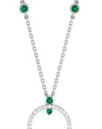 Conde de diamante Minimal Esmeralda Pendant Necklace 18K white gold, art deco-inspired circle design with paved diamond stones and emerald detailing. The 18K white gold chain is accented with emerald links. 