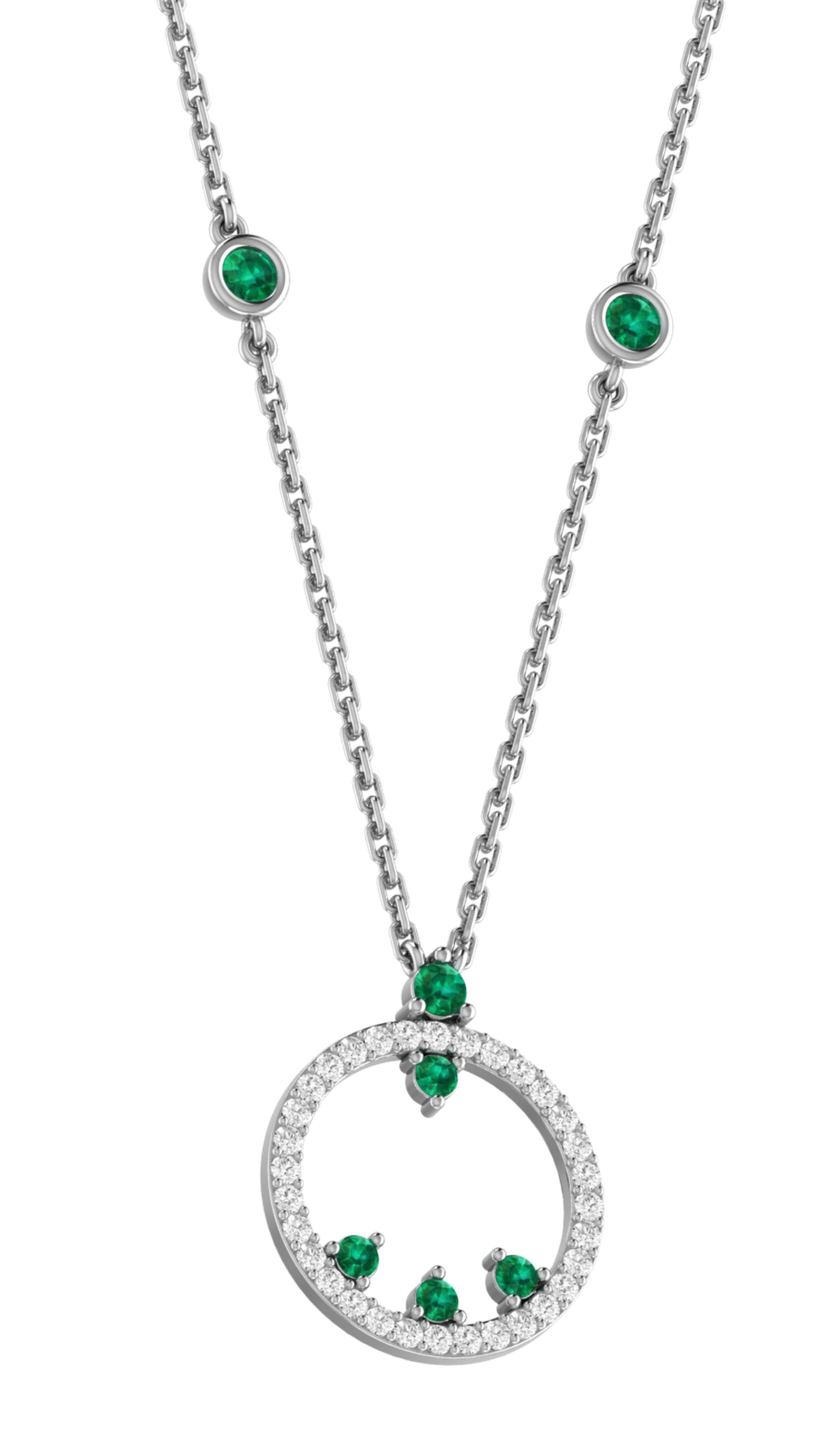 Conde de diamante Minimal Esmeralda Pendant Necklace 18K white gold, art deco-inspired circle design with paved diamond stones and emerald detailing. The 18K white gold chain is accented with emerald links.