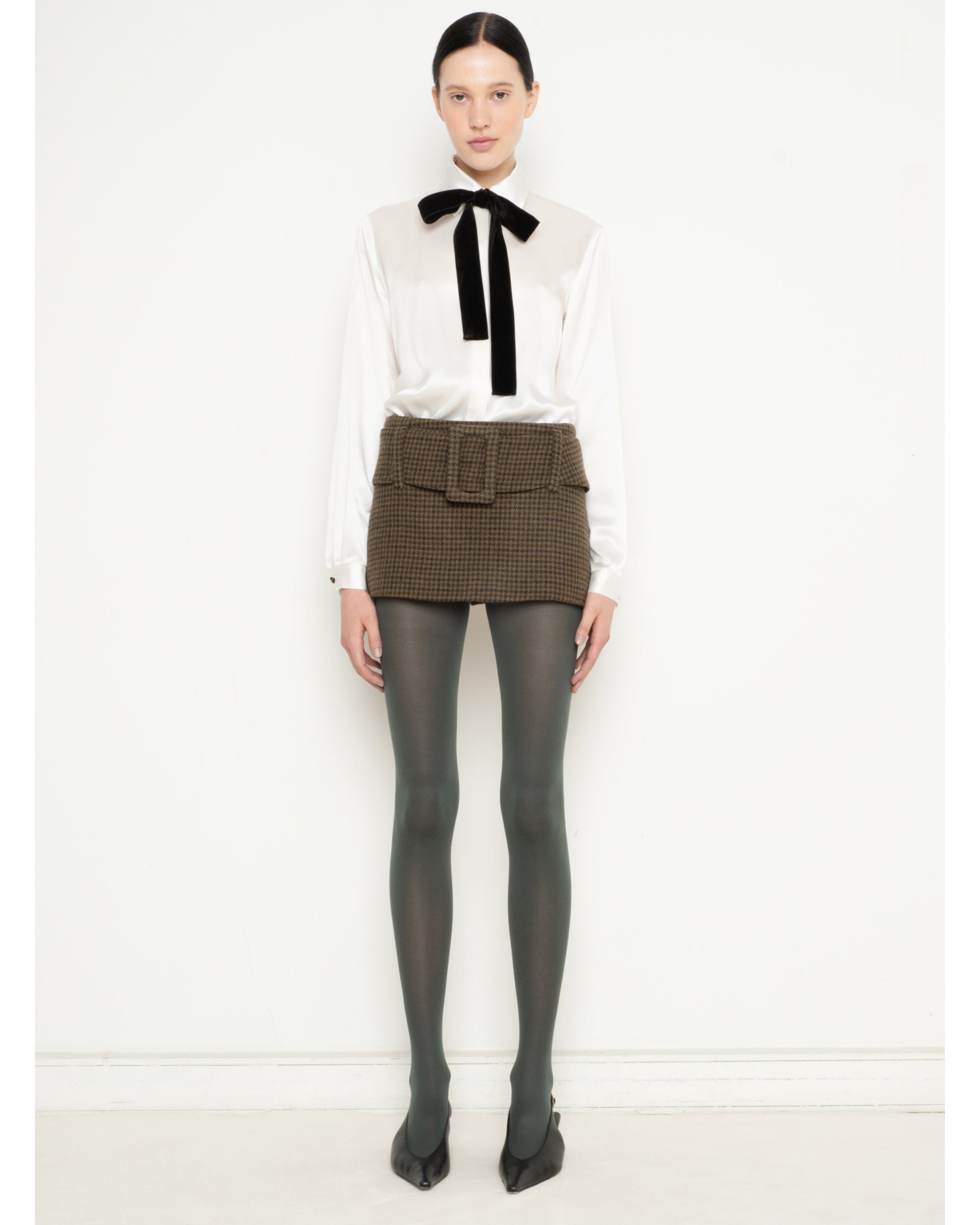 Françoise Nokia Shirt in white silk satin with black velvet tie, front view on model