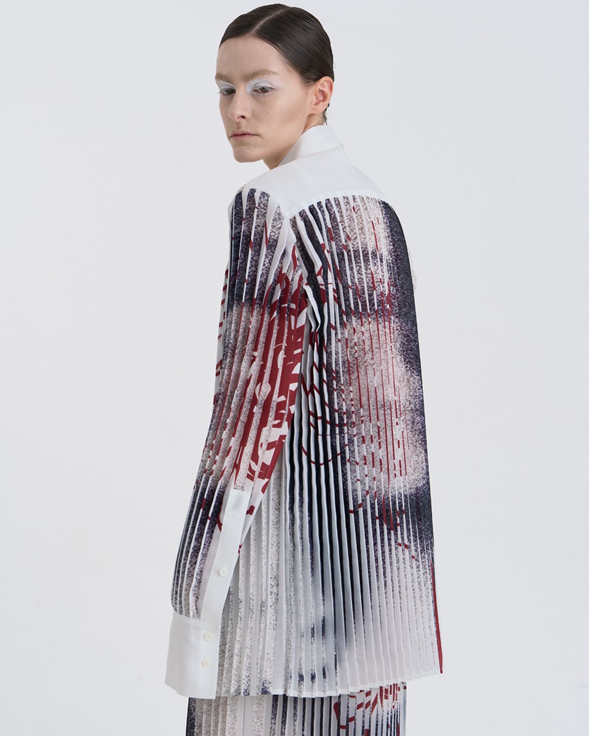 Close-up of JINSUN Anamo Printed Shirt pleated texture and painterly print detail