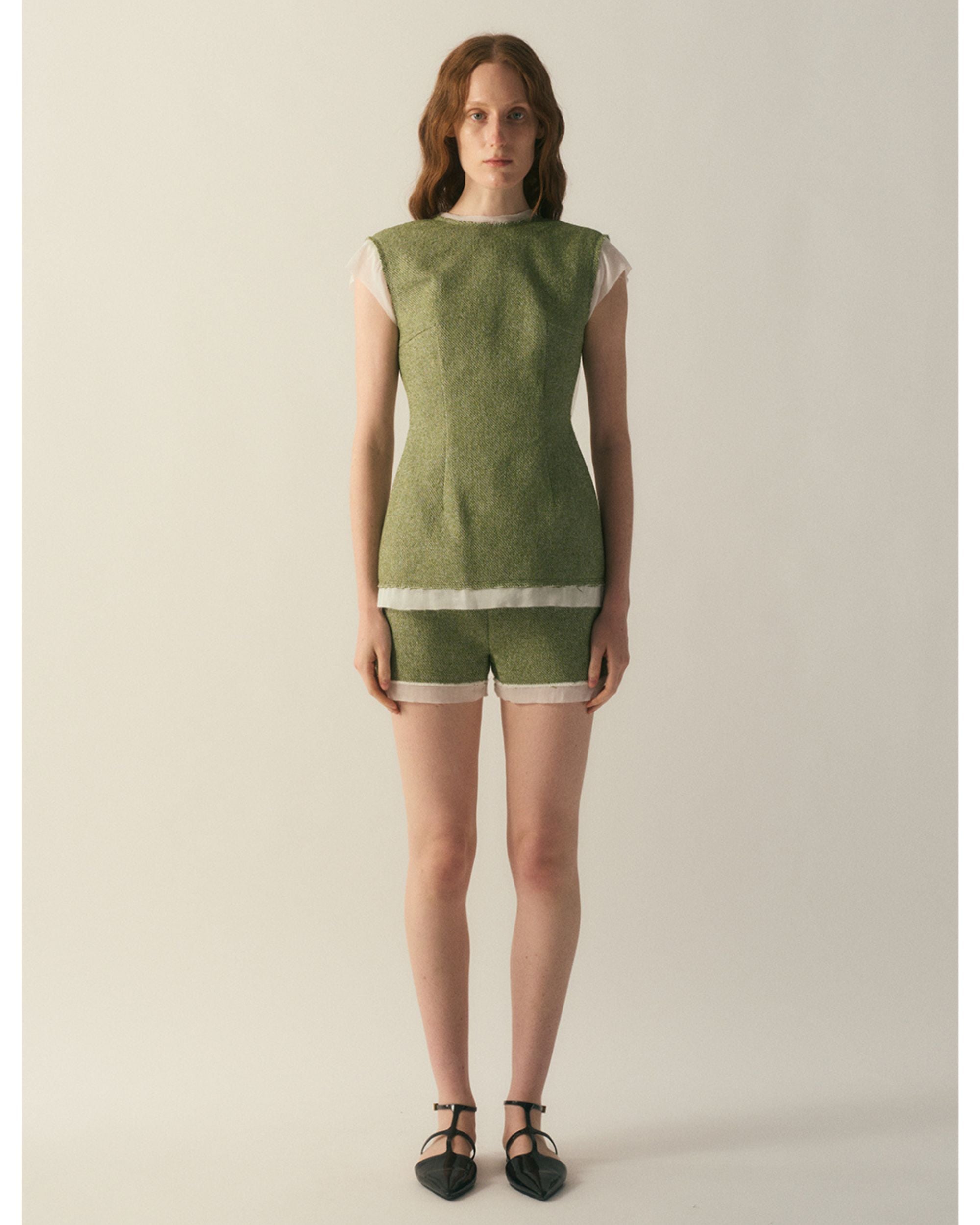Front view of the Avelis Top in textured cotton-viscose blend  green