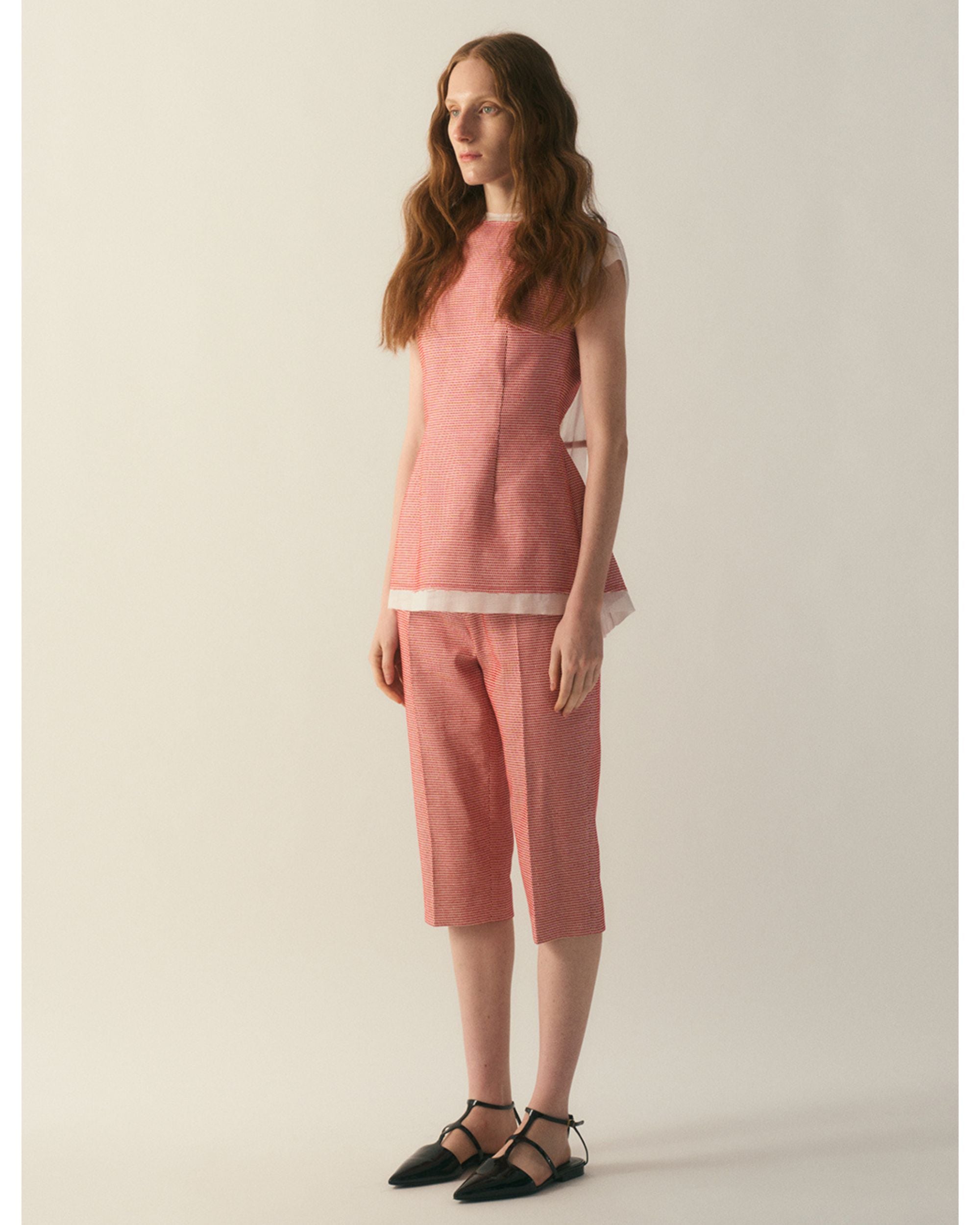 Side view showing structured silhouette
