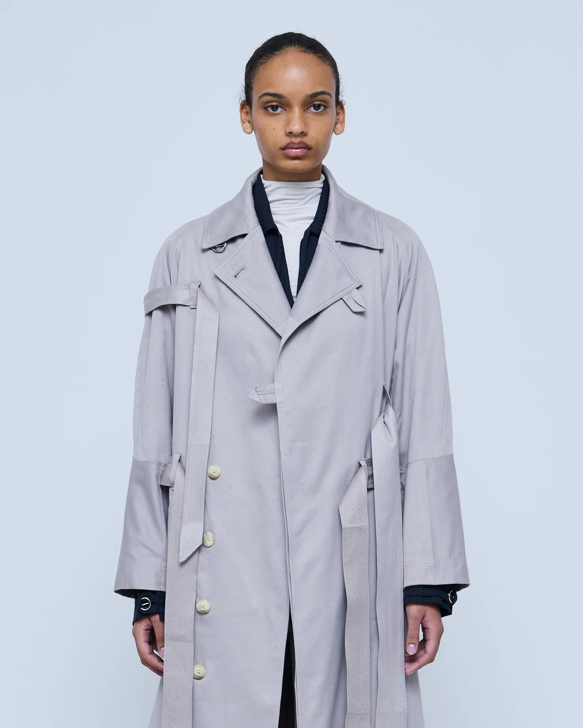 MARTAN Timon Trenchcoat in Taupe, front detail
