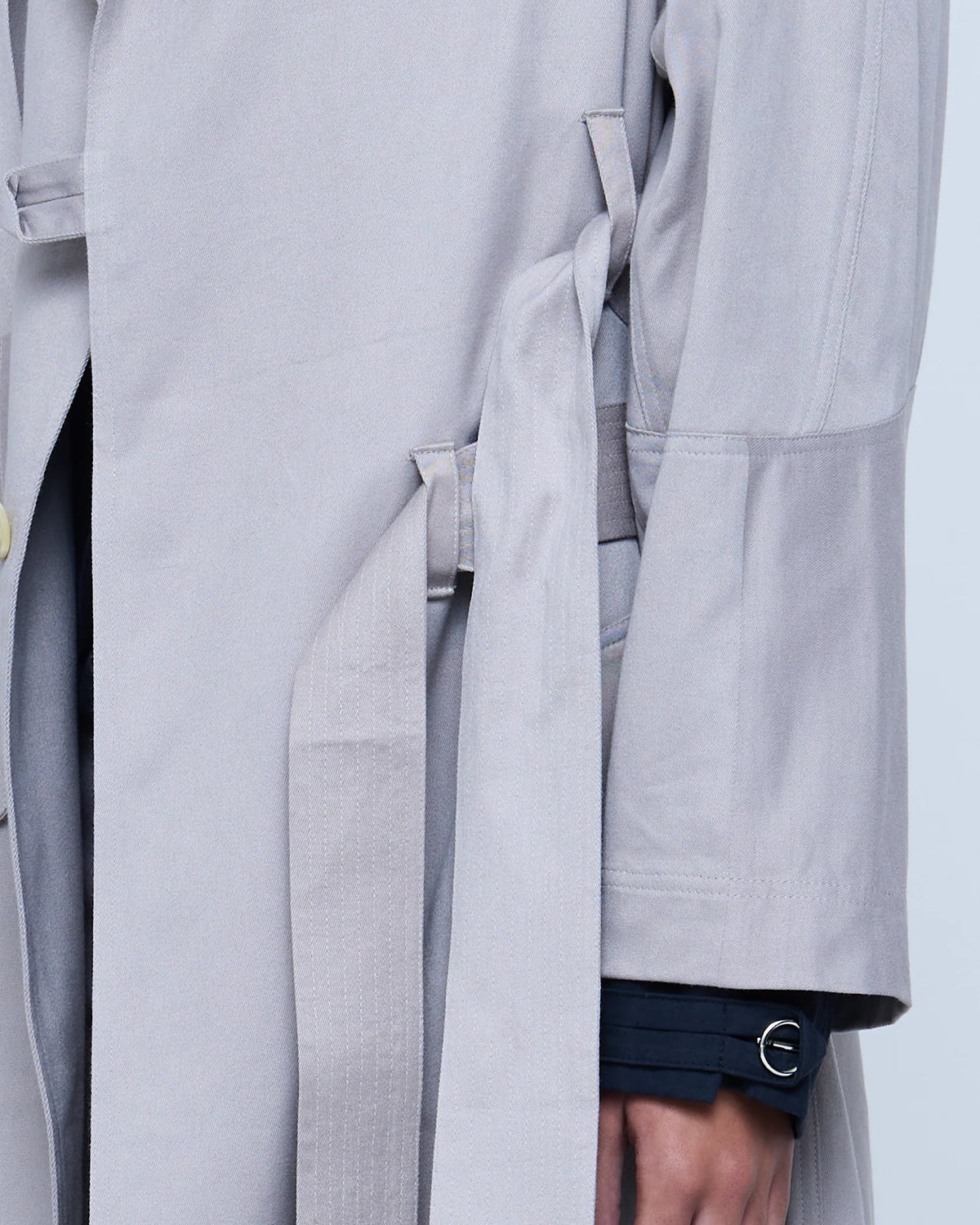 MARTAN Timon Trenchcoat in Taupe, fabric and sleeve detail