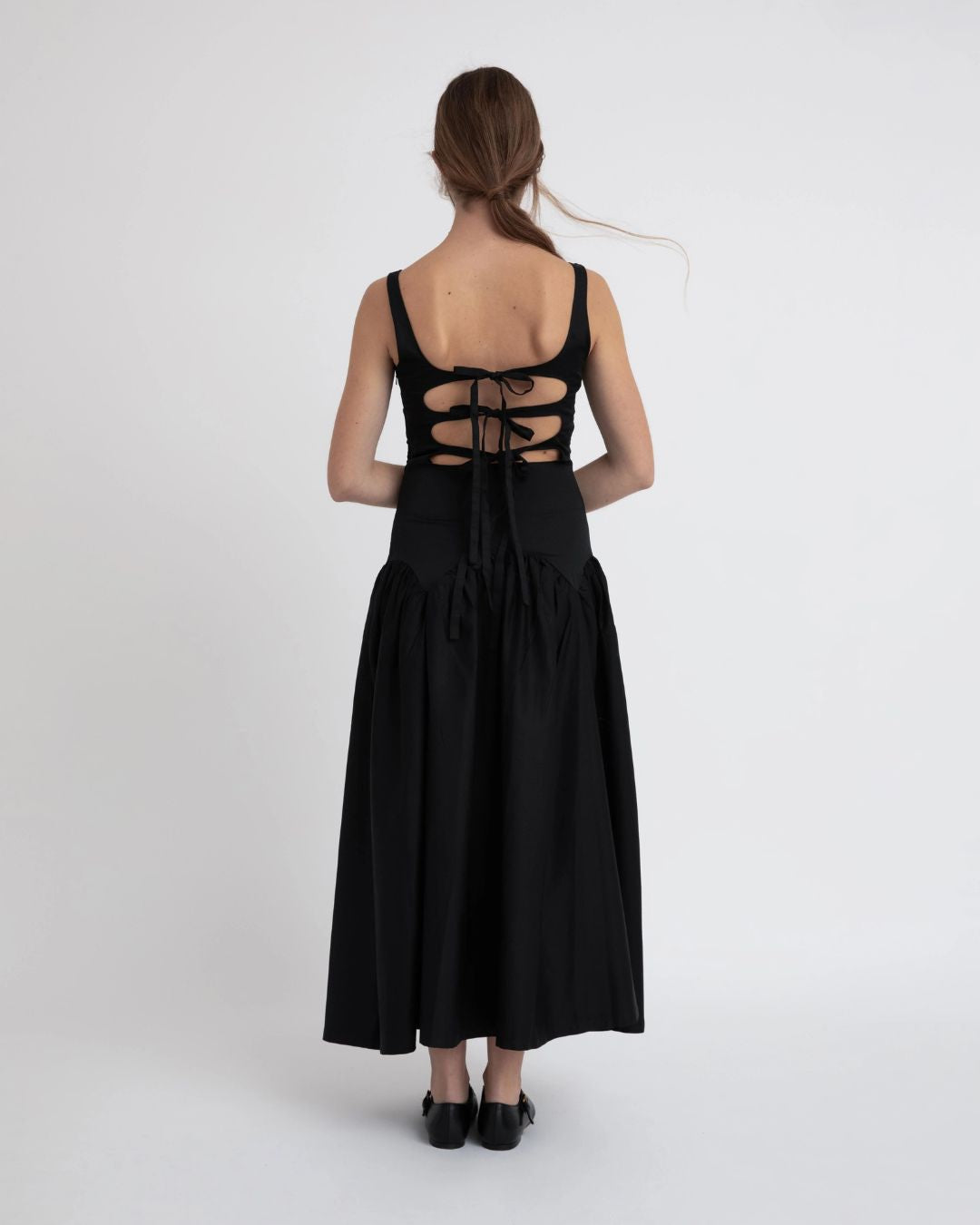 Marlies Grace Lea Dress open ribbon tie back detail on model, Experience 27