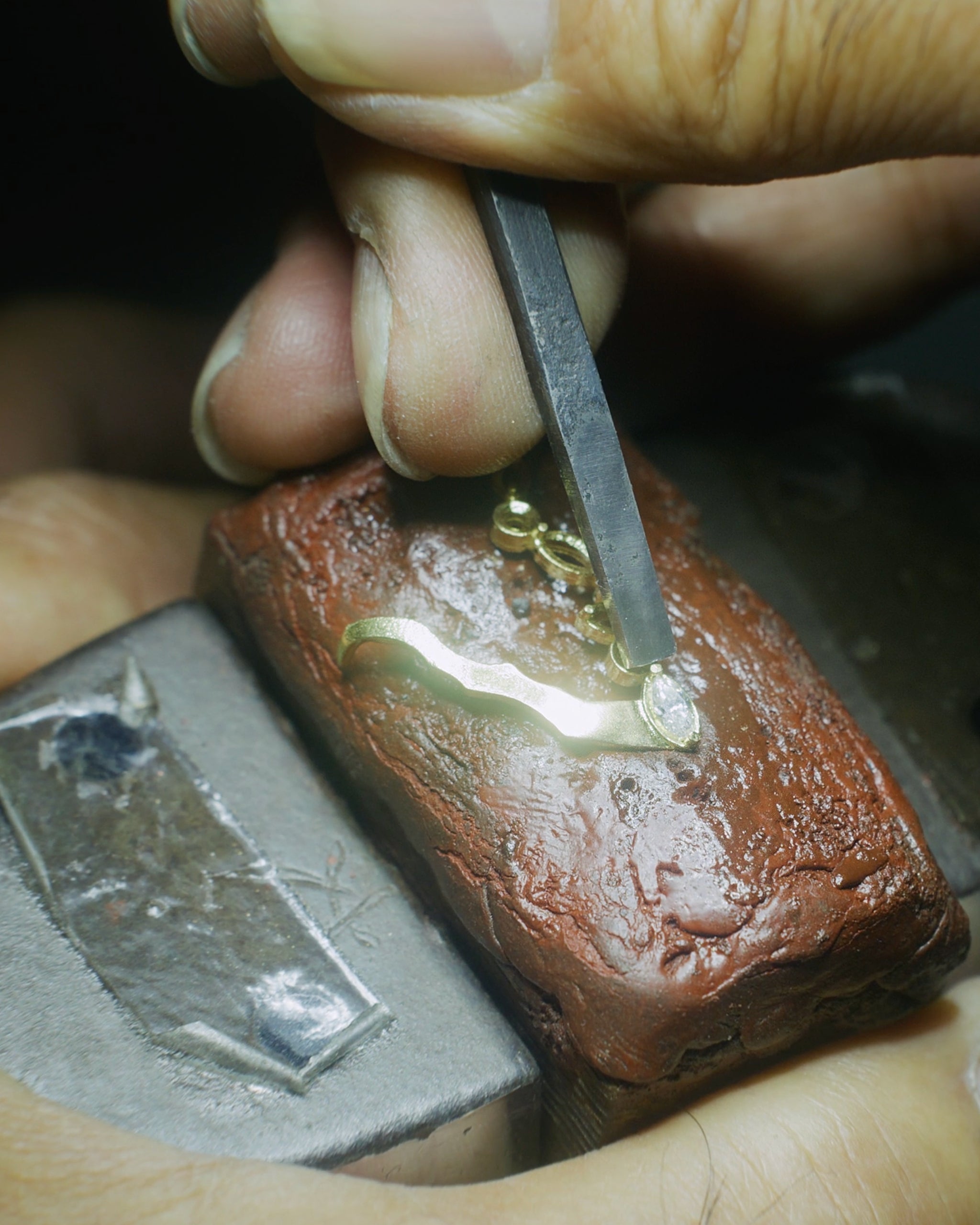 Colgante Kintsugi Victoria Platinum Noir