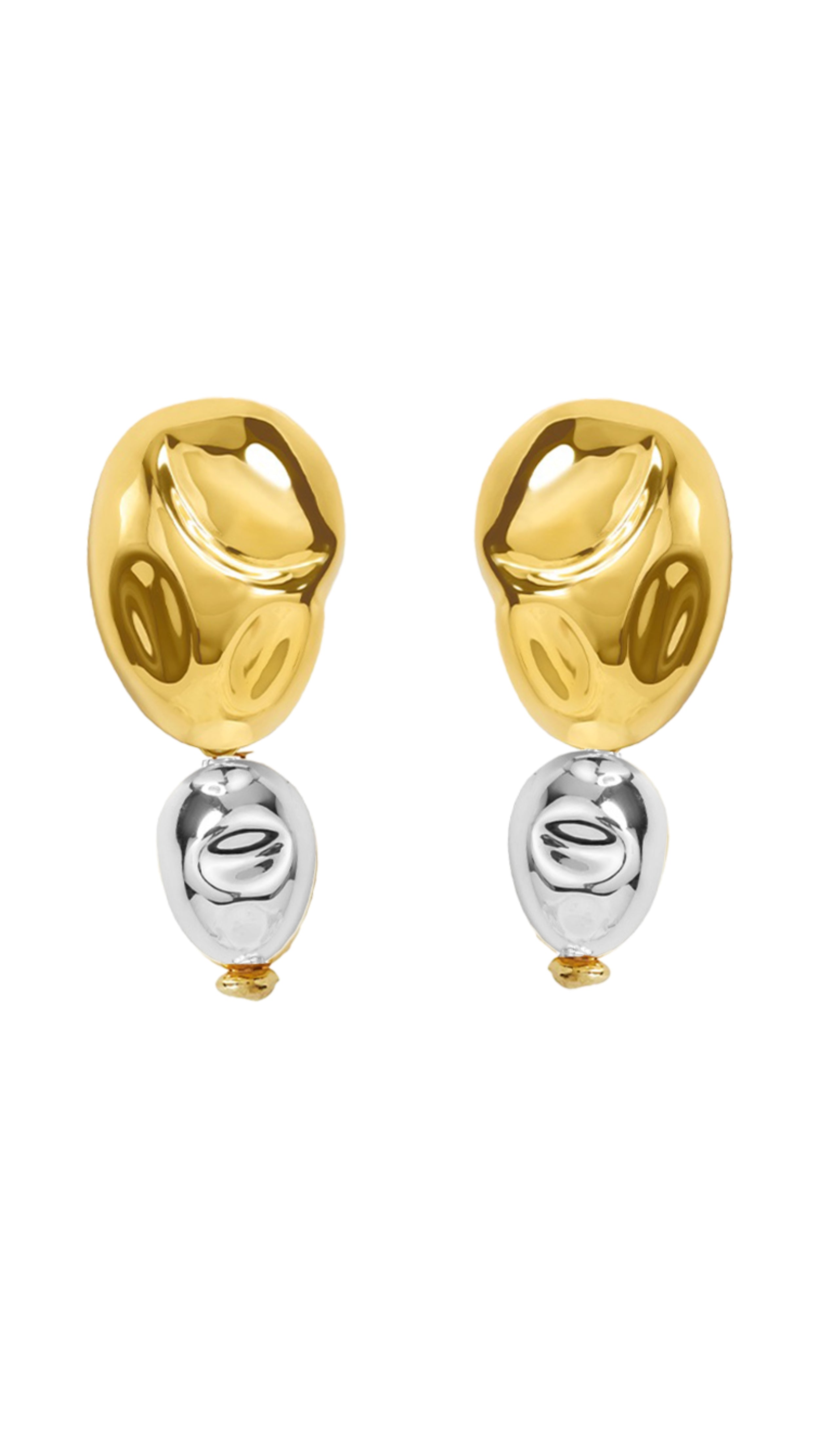 Monica Sordo Oriente earrings in gold and silver. Organically shaped drop earrings in 24 carat plated gold and silver. Sustainable jewelry, fair trade. Photo shows the pair of earrings from the front.