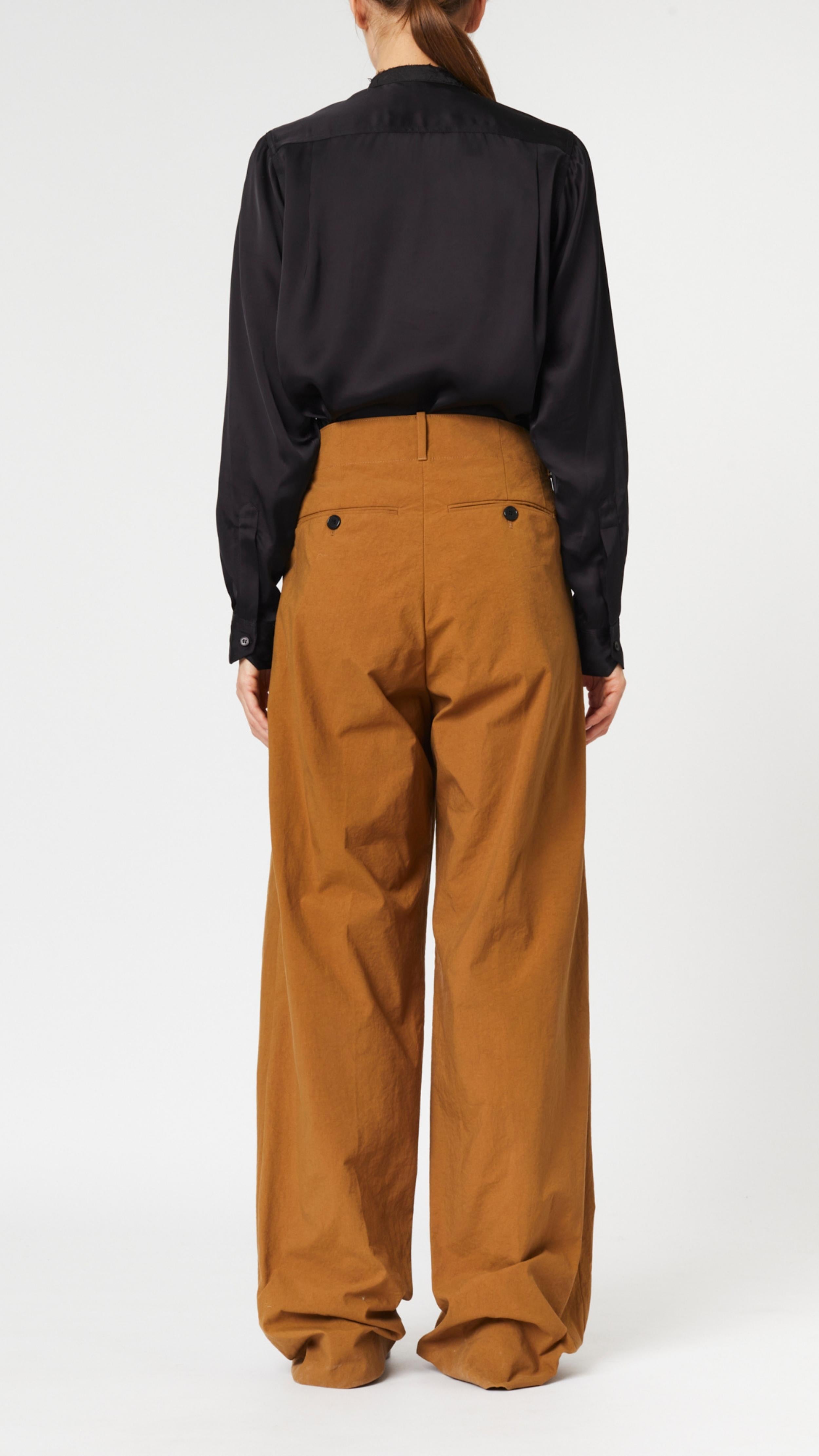 Plan C Camel Boyfriend Trouser in Nylon. Slightly oversized style with high waist and double button front closure. Pleated front panels and loose fit. Photo shown on model facing bacj.