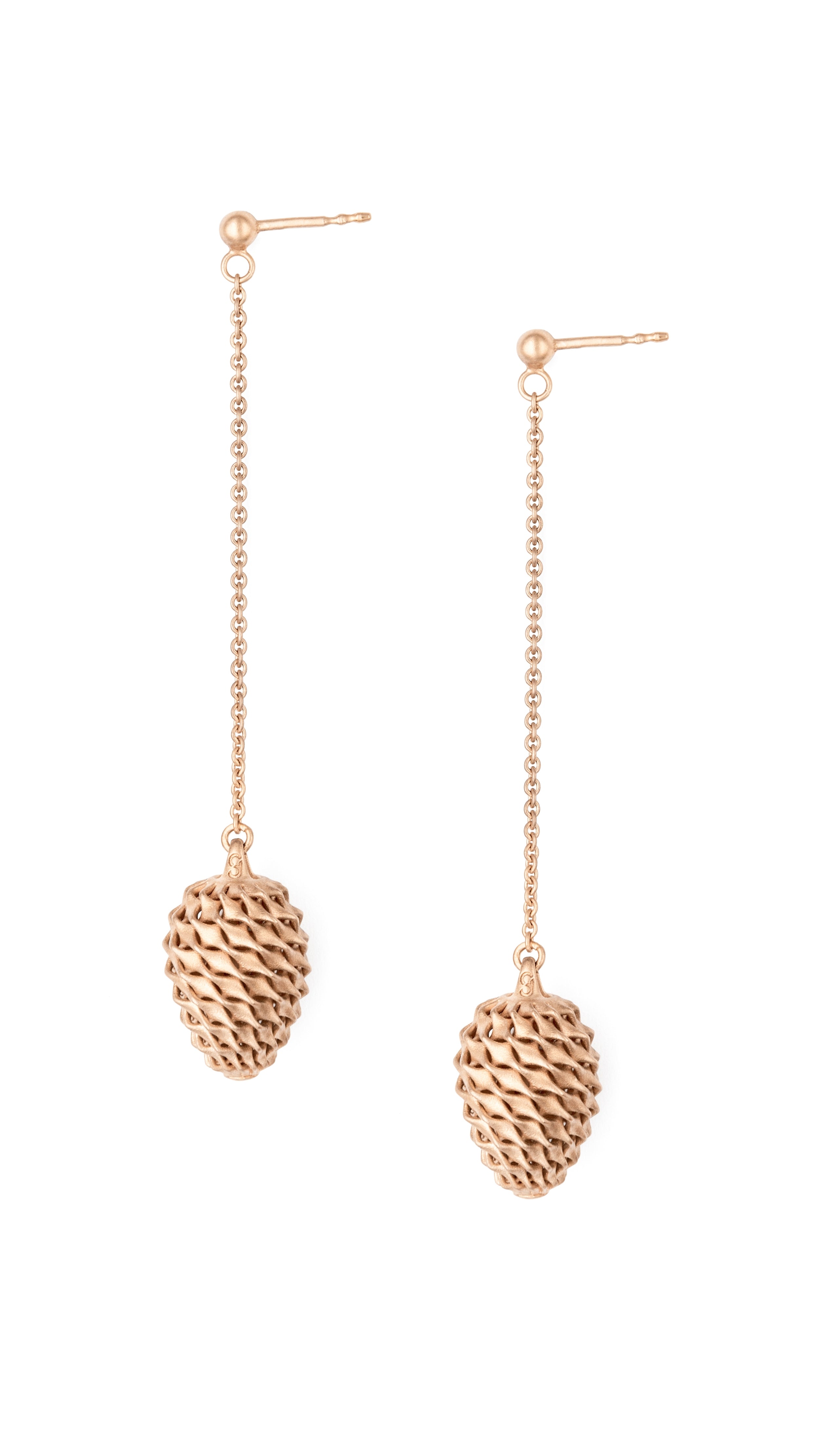 18K gold Neta Earrings with two small ovoid pendants on 55mm round anchor chain, crafted with precision and woven design.