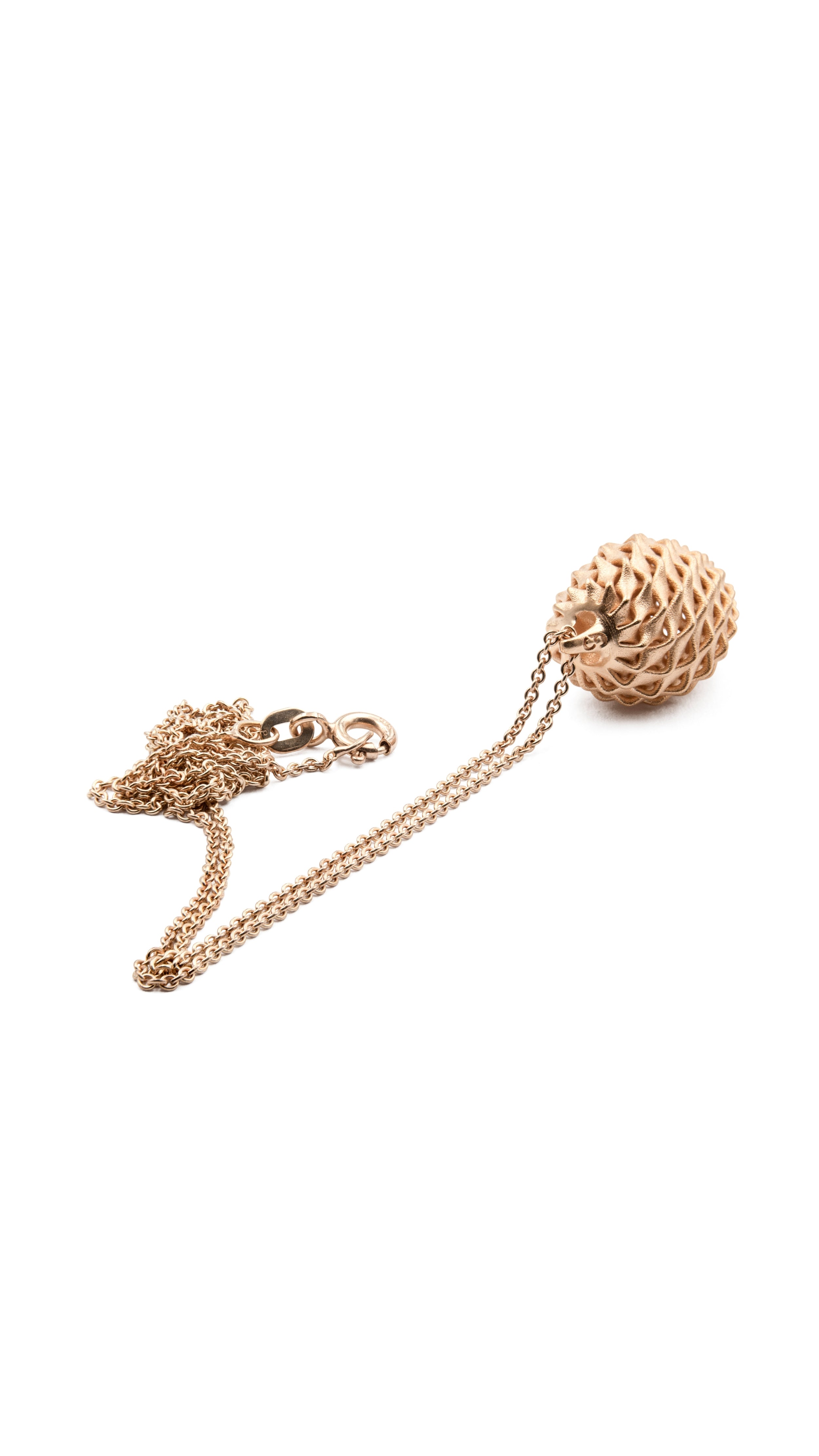 18K Gold Neta Pendant Necklace with interlocked grid shells, showcasing captivating movement and seamless design.