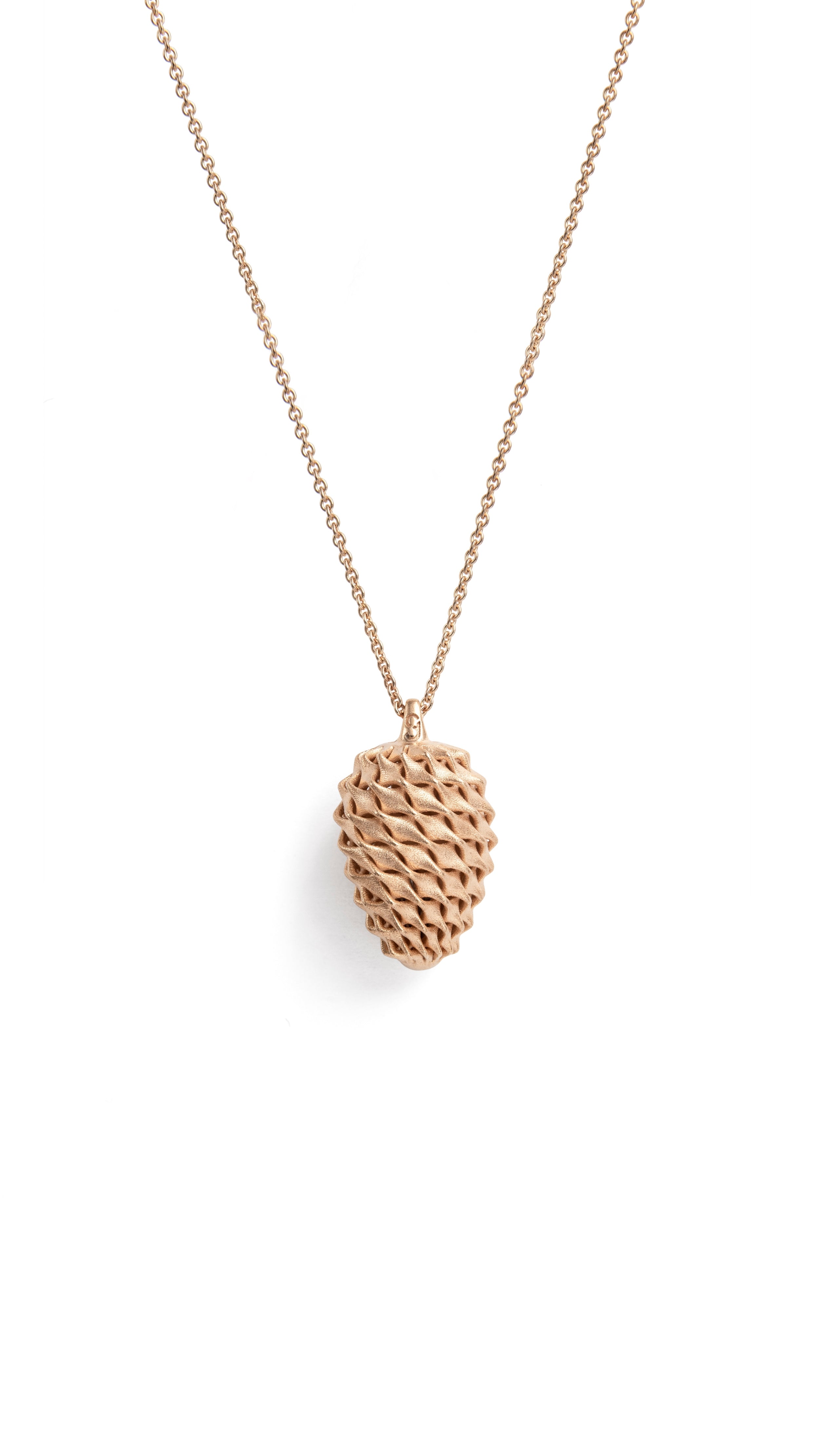 Small Neta Pendant Necklace in 18K Gold with interlocked grid shells, showcasing a balance of complexity and simplicity by Sian Jewels.