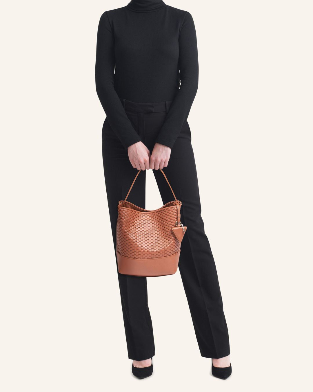 '51' Bucket Bag Large in Brandy