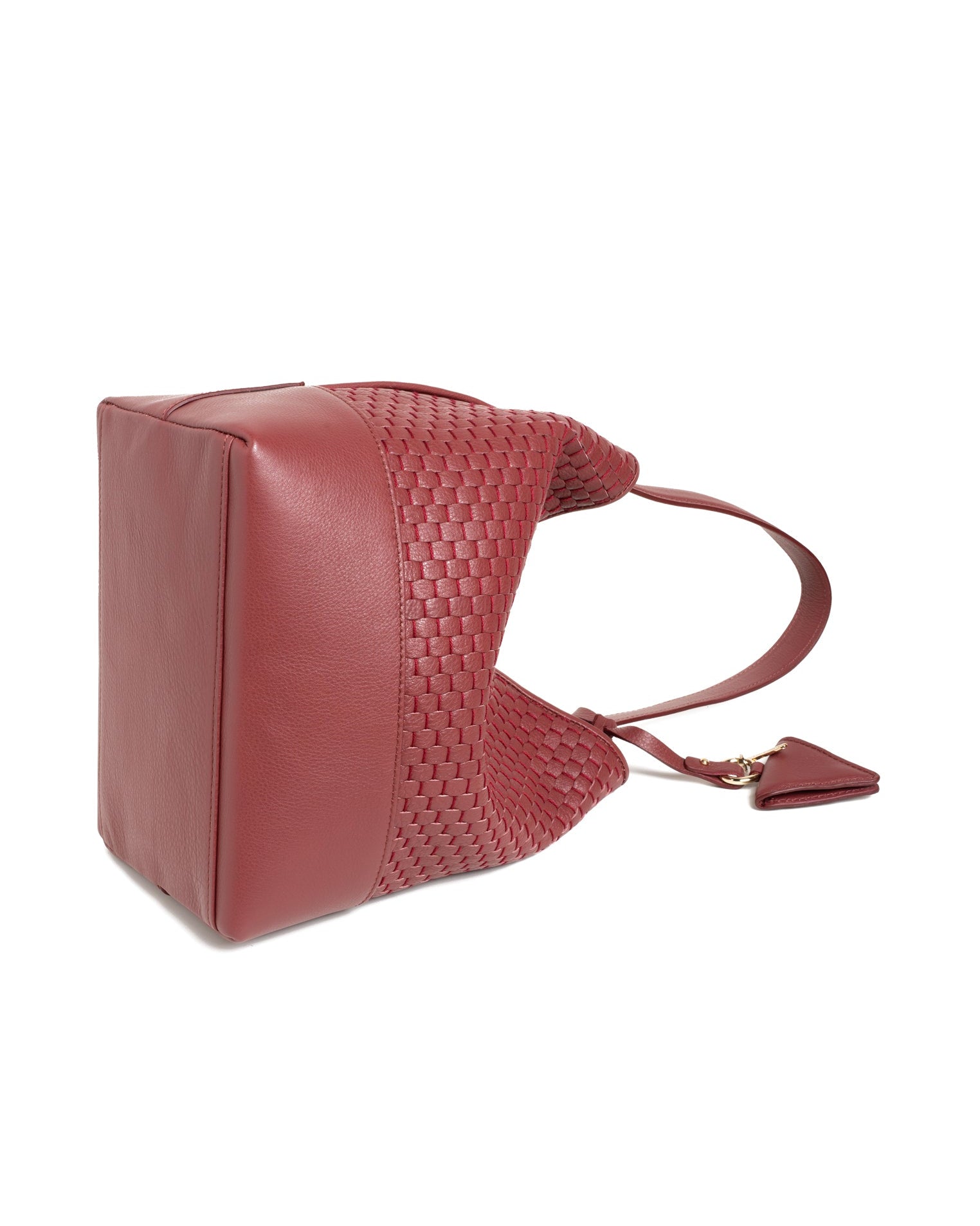 Parise ‘51’ Large Bucket Bag in Chianti — handwoven Italian leather crafted on 18th-century wooden looms in Veneto. Available at Experience 27 Madrid.
