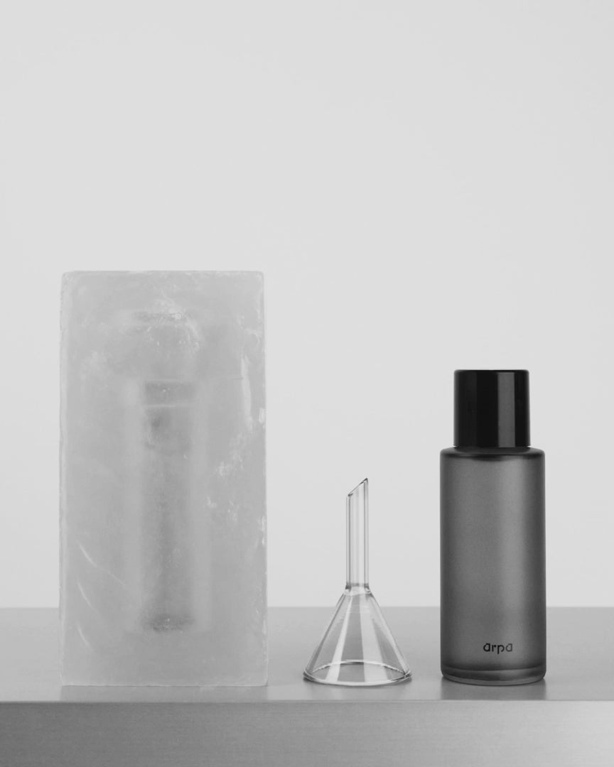 ARPA Fosforo 03 fragrance capsule with refill, hand-blown bottle, funnel and glycerine shell