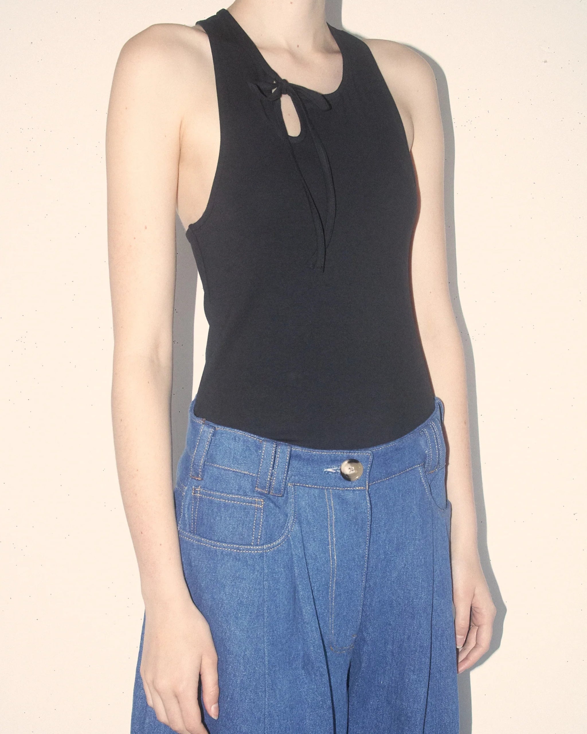 S.S. Daley wide-leg denim trousers in light blue — high-waist, pleated front with zip closure and signature rounded silhouette.